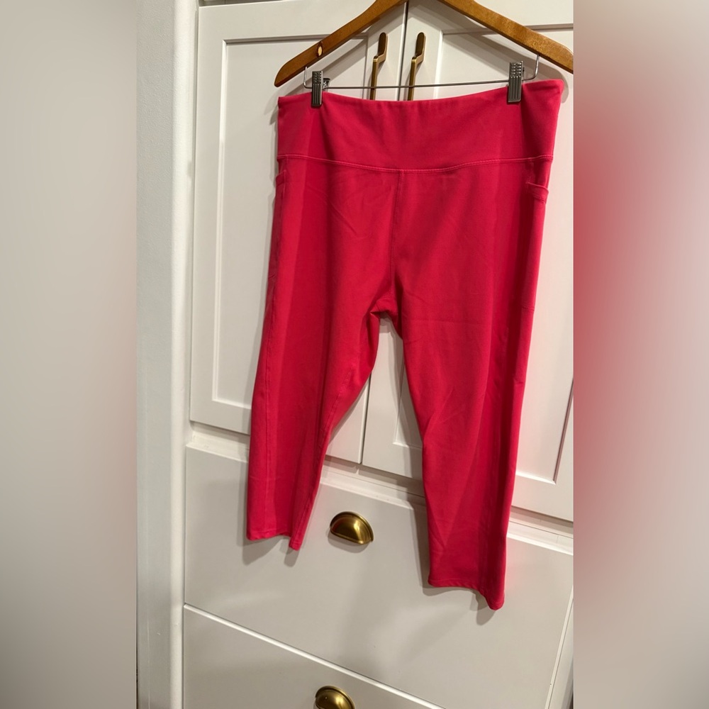 Vital Life Crop leggings with pockets size 2x hot pink